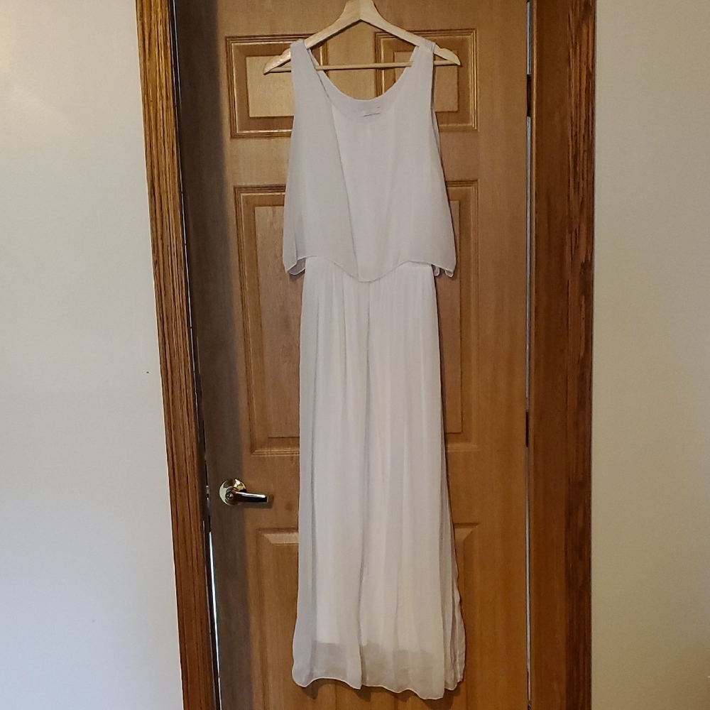 Elegant White Sleeveless Dress